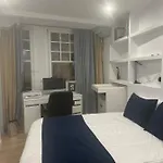 Palacete Frente Al Casco Viejo De Apartamento *