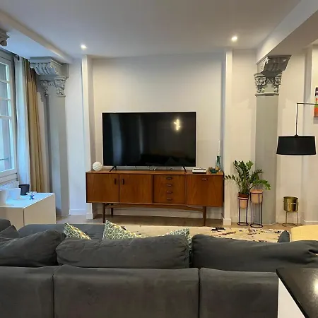 Palacete Frente Al Casco Viejo De Lägenhet *