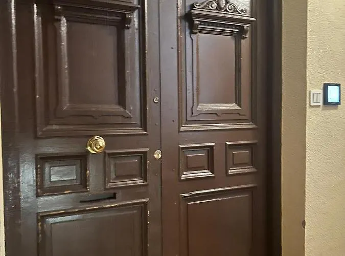 Palacete Frente Al Casco Viejo De * בילבאו