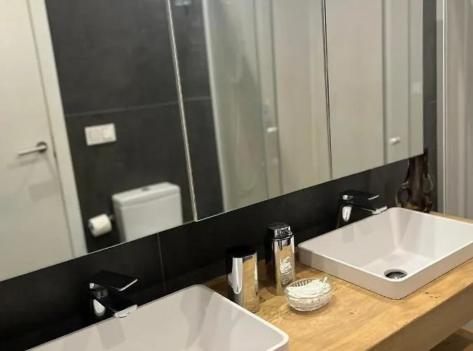 Palacete Frente Al Casco Viejo De דירה