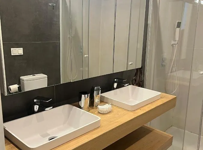 Palacete Frente Al Casco Viejo De בילבאו