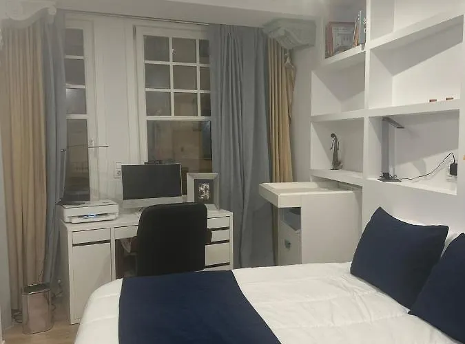 Palacete Frente Al Casco Viejo De דירה *