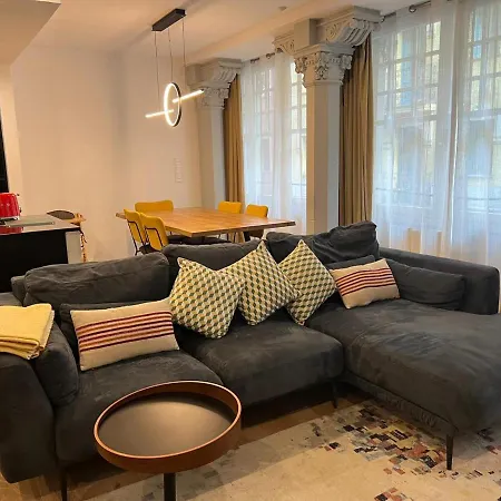 Palacete Frente Al Casco Viejo De *