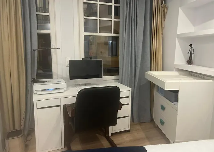 Palacete Frente Al Casco Viejo De *