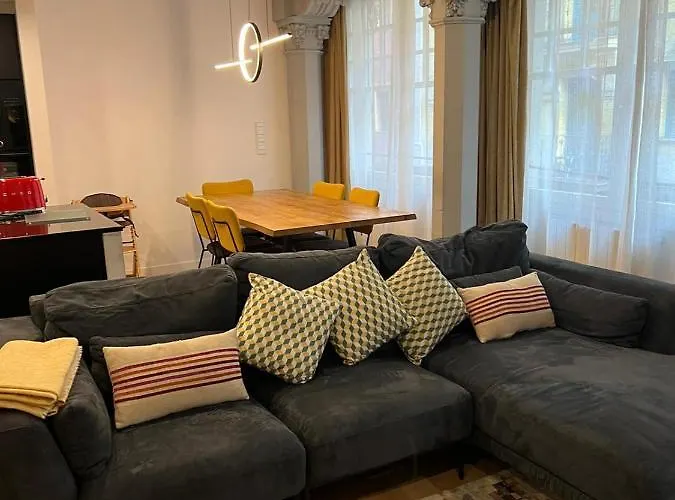 Daire Palacete Frente Al Casco Viejo De Bilbao