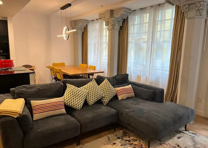 Palacete Frente Al Casco Viejo De